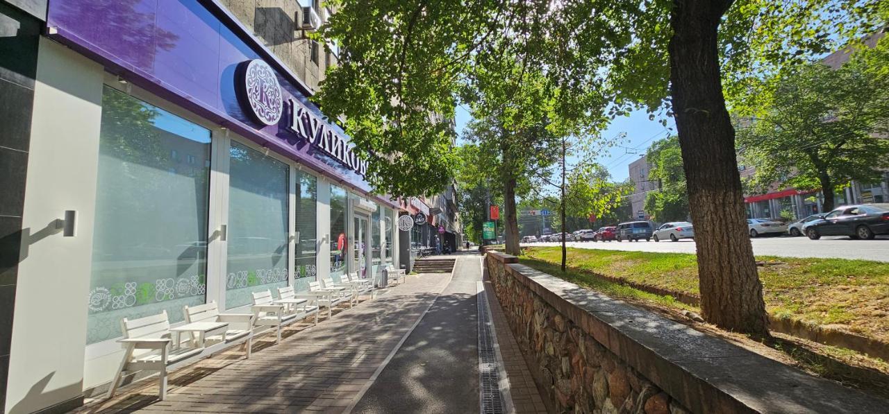 One Bedroom Apartment Next To Arbat In The Heart Of Almaty Bagian luar foto