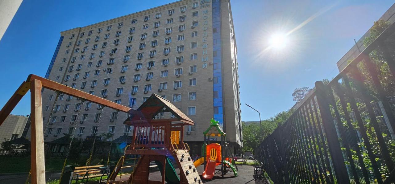 One Bedroom Apartment Next To Arbat In The Heart Of Almaty Bagian luar foto