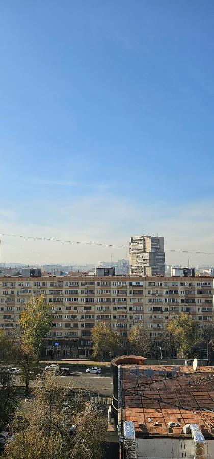 One Bedroom Apartment Next To Arbat In The Heart Of Almaty Bagian luar foto