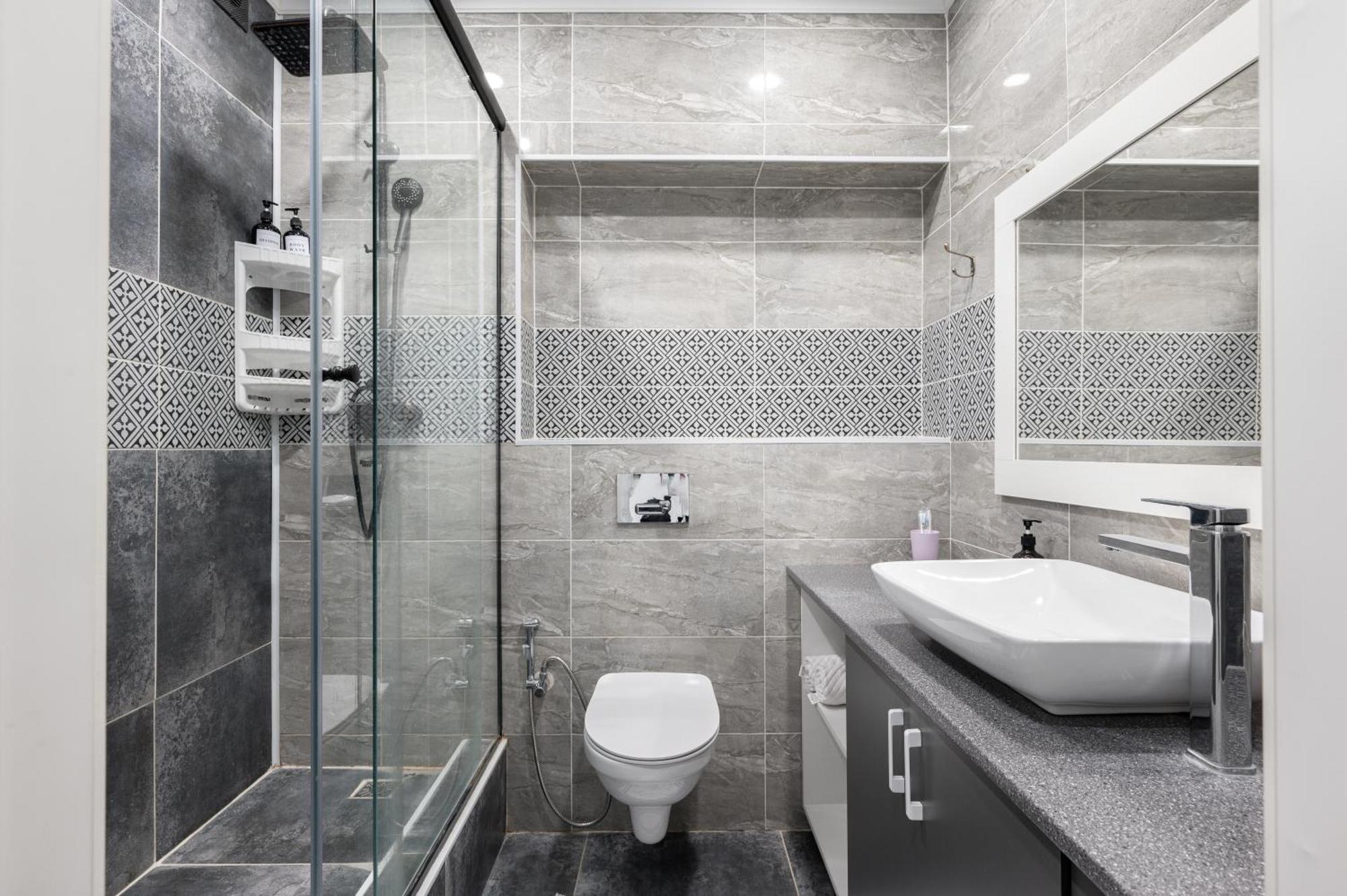 One Bedroom Apartment Next To Arbat In The Heart Of Almaty Bagian luar foto